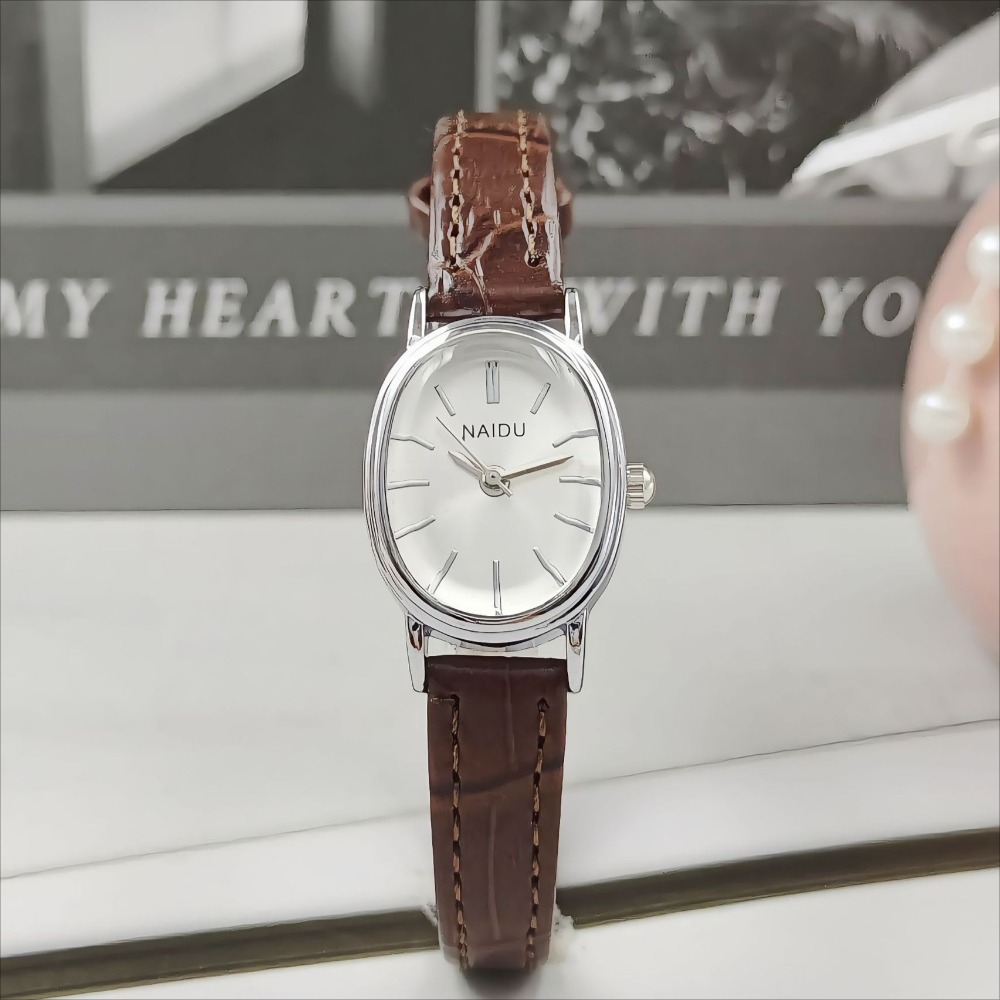Luxury Watch With Leather Strap - Reloj con esfera ovalada de marca