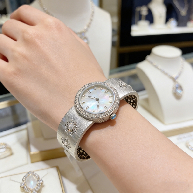 Luxury Watch Drawing - Reloj de cuarzo Cameo de plata