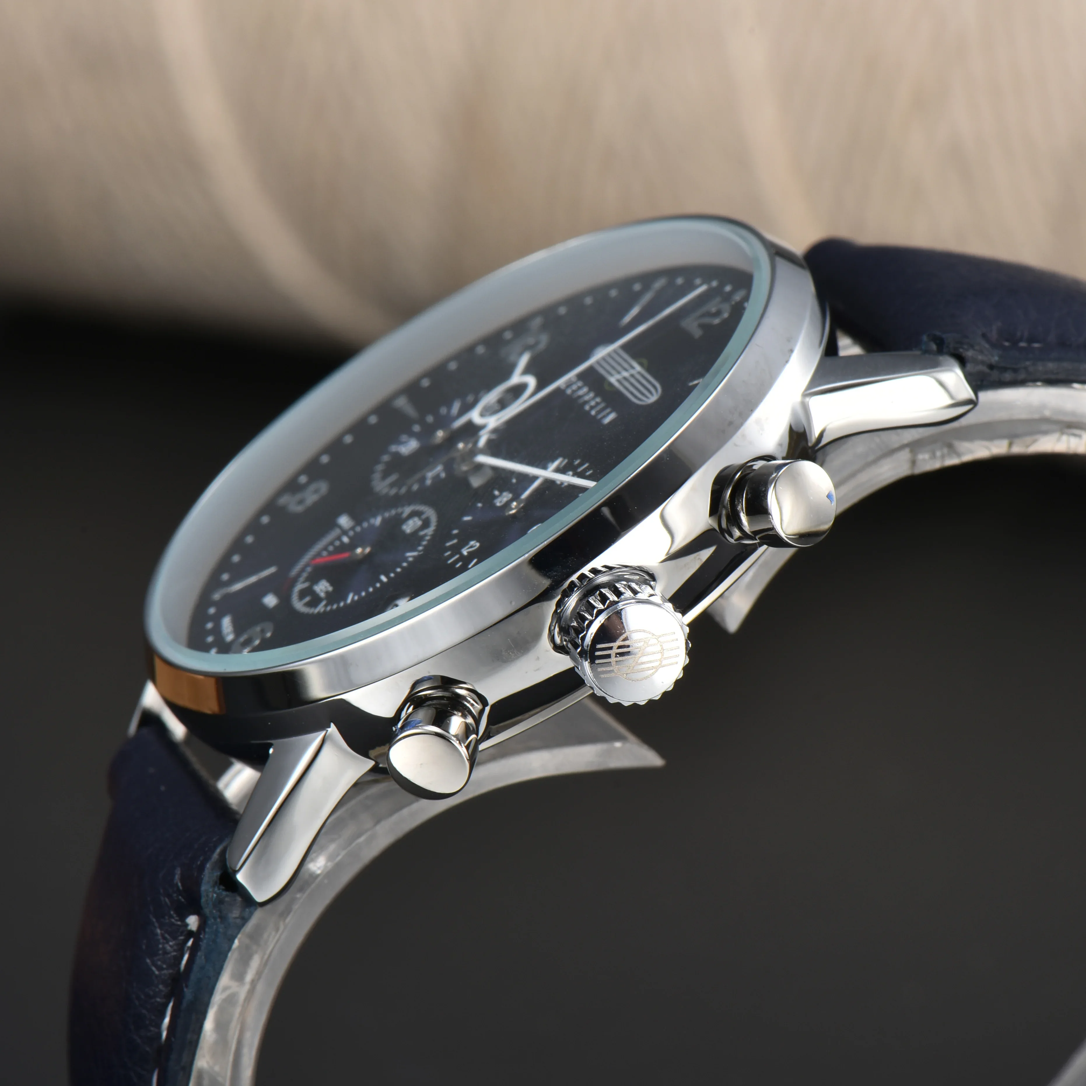 Reloj clásico de cuarzo ZEPPEL - Luxury Watch Life reseña y precio